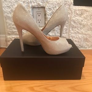Badgley Mischka Drama Plummet Pumps
